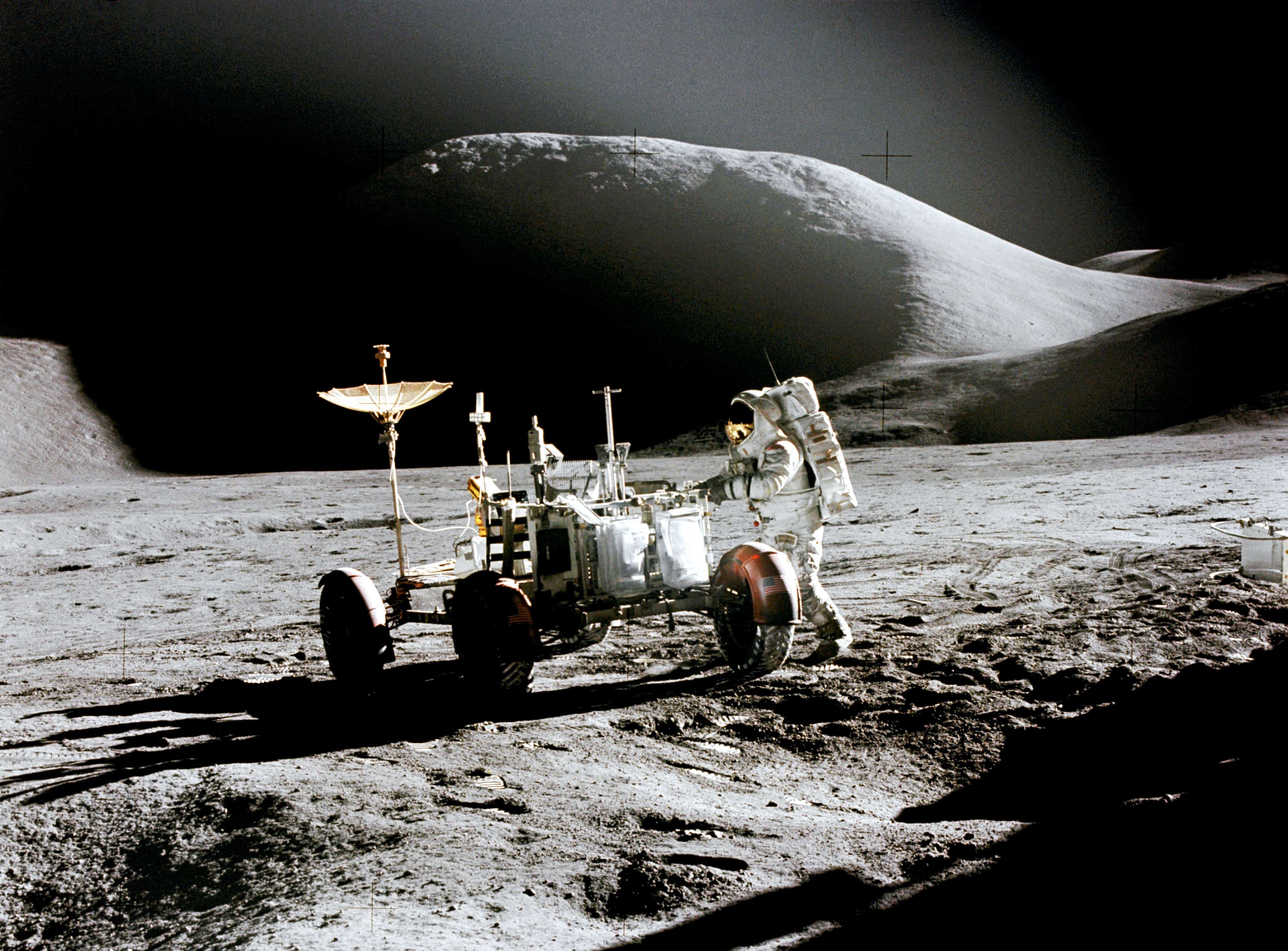 apollo_15_on_moon